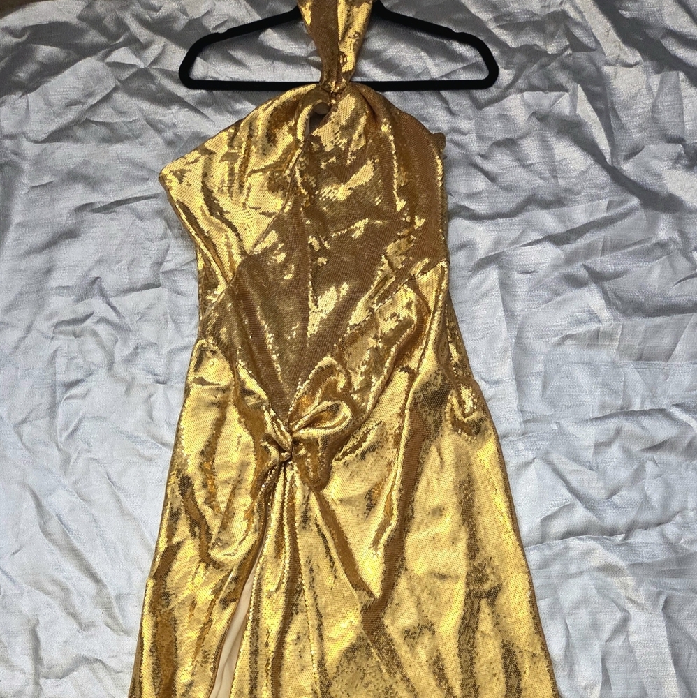 Elegant Gold Evening Gown